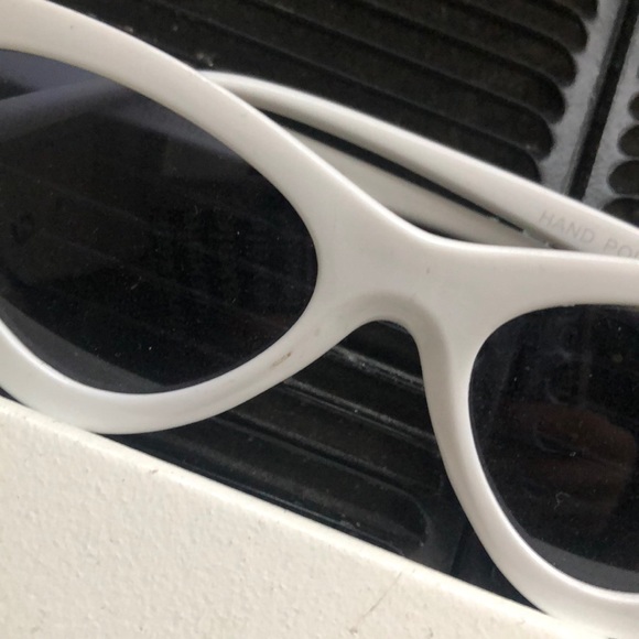 White cat eye sunglasses - Picture 2 of 3